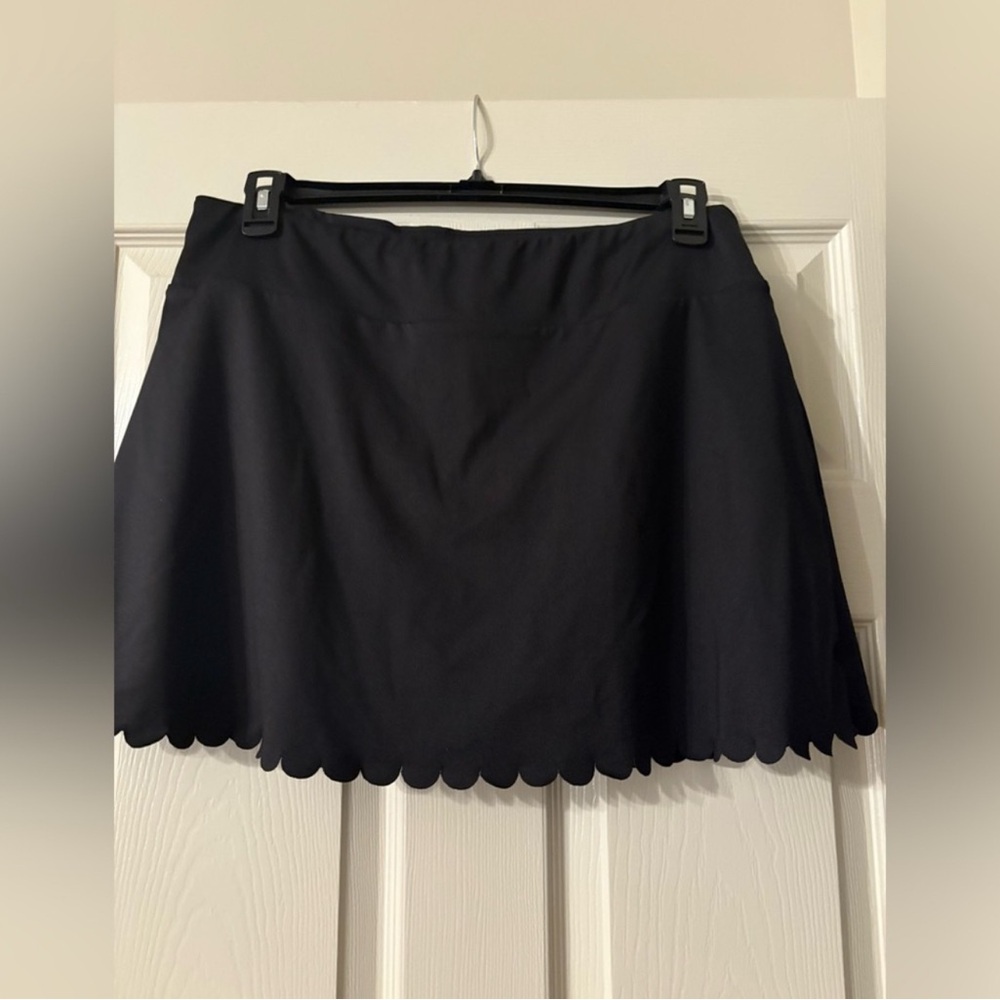 Elegant Black Scalloped Hem Skirt